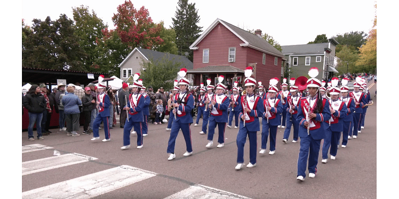 Parade held on final day of Bayfield Apple Festival