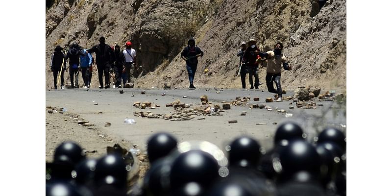 Bolivia demonstrators announce 72-hour suspension of blockades