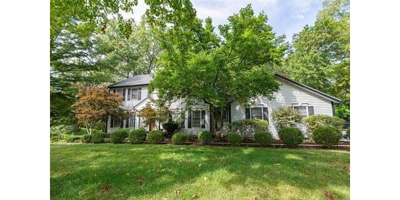 4 Bedroom Home in Creve Coeur - $799,900