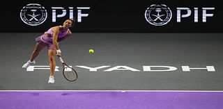 Tennis-Sabalenka mows down Zheng for winning start to WTA Finals