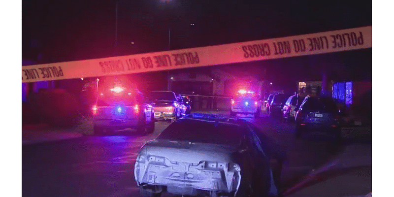 2 shot in Glendale, suspect sought