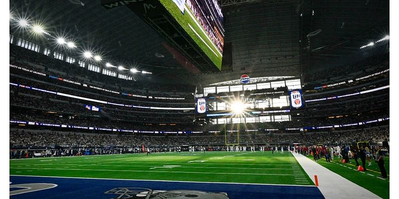 Joe Buck jabs Dallas Cowboys over retractable roof incident during Monday Night Football