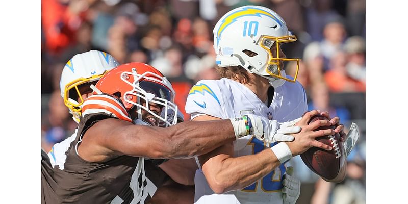 How Myles Garrett, Dalvin Tomlinson and the rest of the Browns defense graded vs. the Chargers