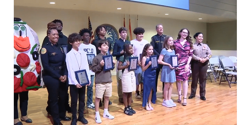 Miami Police honor students for their good deeds as part of Do the Right Thing program - WSVN 7News