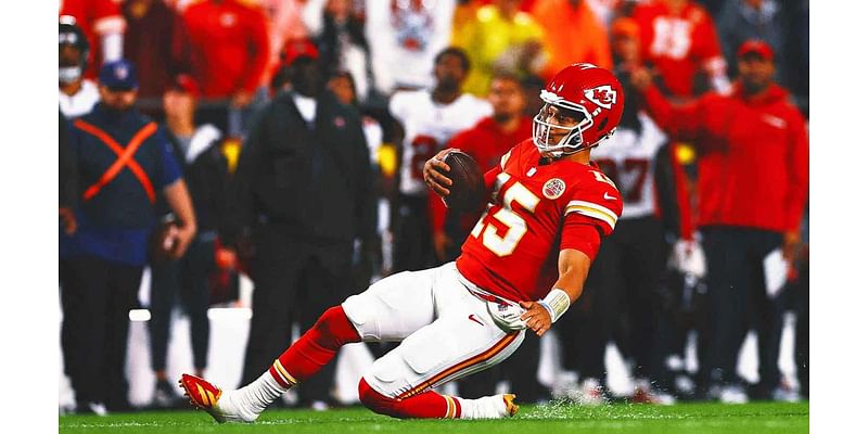 Patrick Mahomes rolls ankle, leads game-winning OT drive as Chiefs beat Bucs 30-24