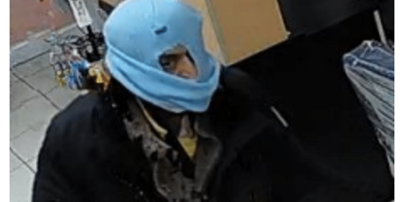 Police search for robber who has targeted stores on Chicago's North Side