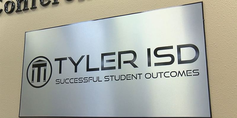 Tyler ISD middle school student struck in crosswalk by vehicle