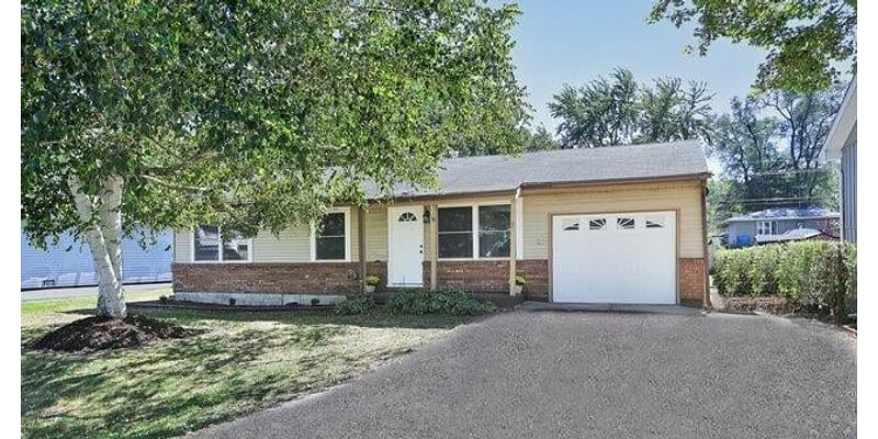 3 Bedroom Home in McHenry - $239,000