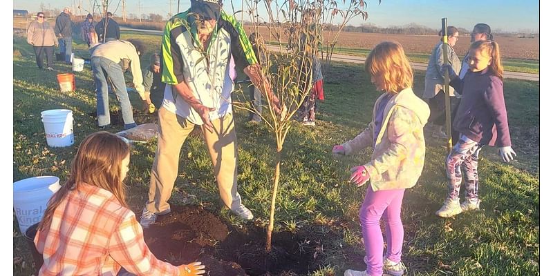 Girl Scouts tree planting project extends to Lincoln Prairie Grass Trail