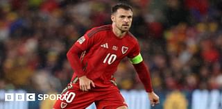 Cardiff City: Craig Bellamy wants Aaron Ramsey to carry on playing