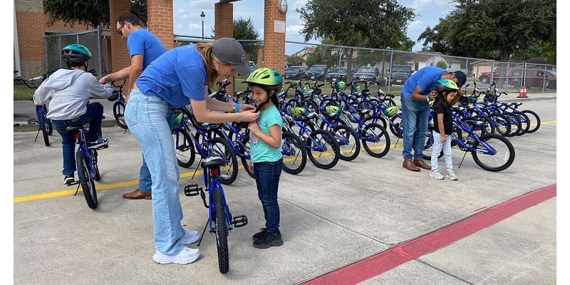 Kingsville students get new bike thanks to volunteers