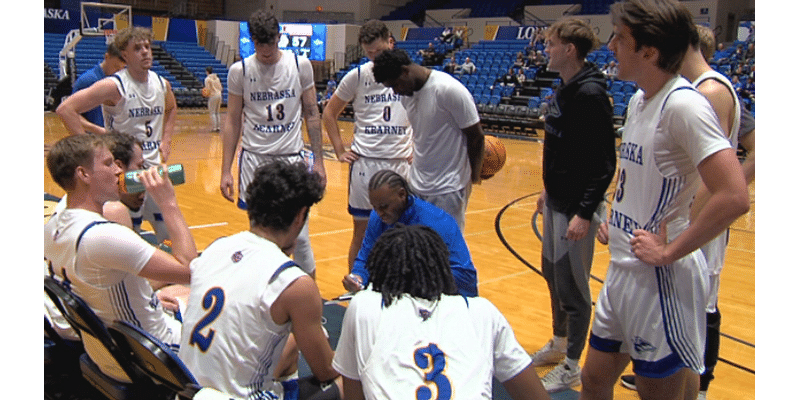 Lopers Get Past Western Colorado, 76-75