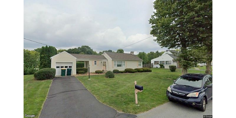 Single-family house sells for $275,000 in Easton