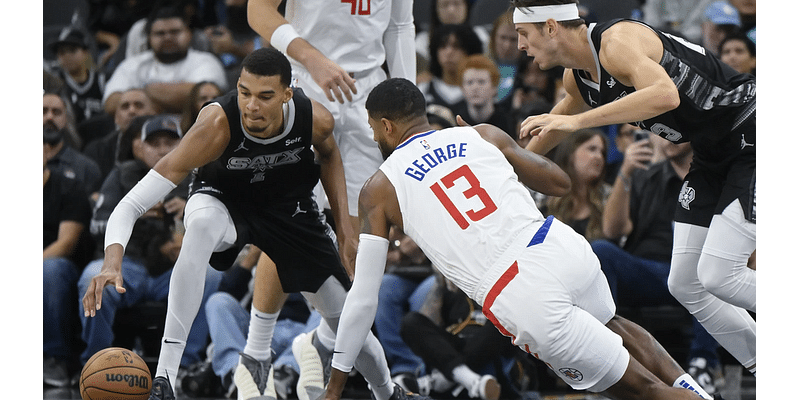 Leonard drops 26 points as Clippers edge out Spurs 109-102