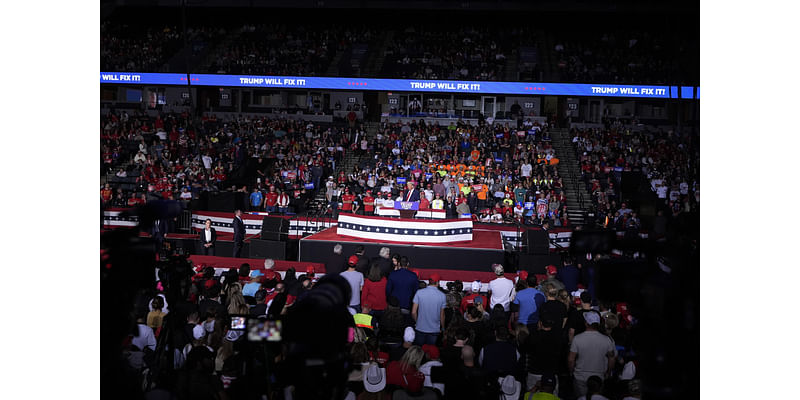 Donald Trump Supporters Leave His Final Rally Early, Video Seems to Show