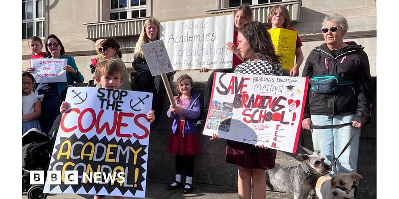 Parents battle to stop Isle of Wight school closures