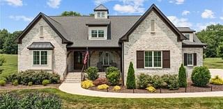 4 Bedroom Home in Oak Ridge - $999,000