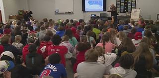 103-year-old WWII Veteran teaches history lesson at Kirkwood school