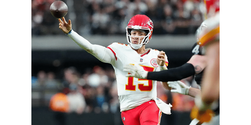 Bucs Official Confirms Patrick Mahomes’ Football IQ With Peyton Manning Comparison Amid Chiefs Offensive Struggles