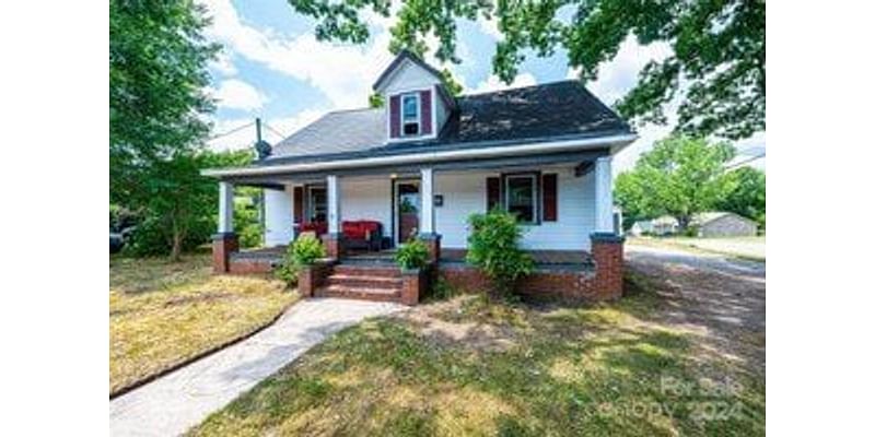 4 Bedroom Home in Hickory - $239,900