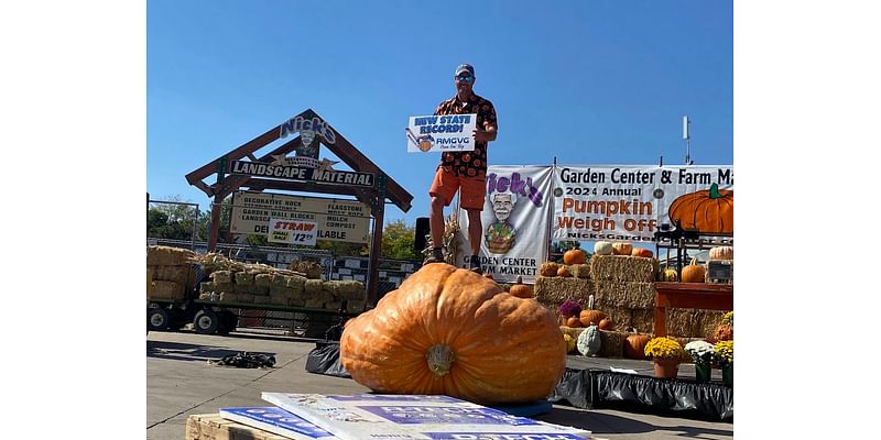 Aurora firefighter smashes Colorado pumpkin record with one