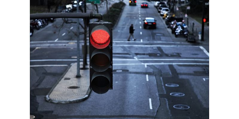 What are the rules when the lights at an intersection are all flashing red?