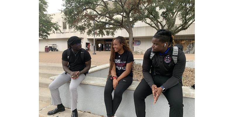 Return of early voting to University of Houston, Texas Southern considered a ‘win’ among students – Houston Public Media