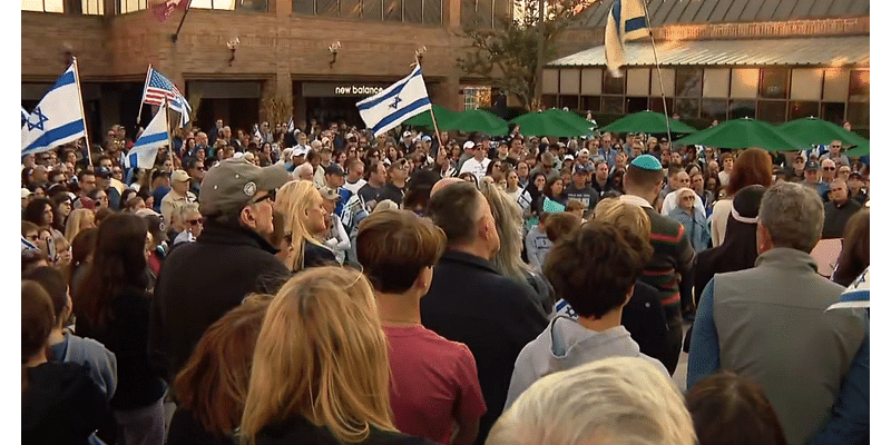 Hundreds gather in Chicago's north suburbs to remember Oct. 7 attack on Israel