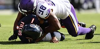 Chicago Bears QB Justin Fields looks to handle Minnesota Vikings pressure