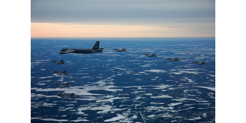 Nuclear-Capable US Bomber Trains on NATO Flank Near Russia