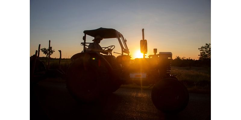 Tractor rolls over during Wisconsin field trip, at least 17 injured