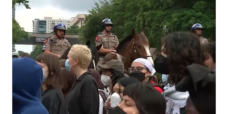 Texas legislature could consider a mask ban at protests next session