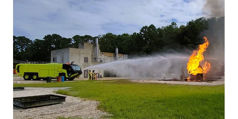 Hybrid fire truck flushes flames in test at fire academy