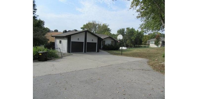 5 Bedroom Home in COUNCIL BLUFFS - $675,000