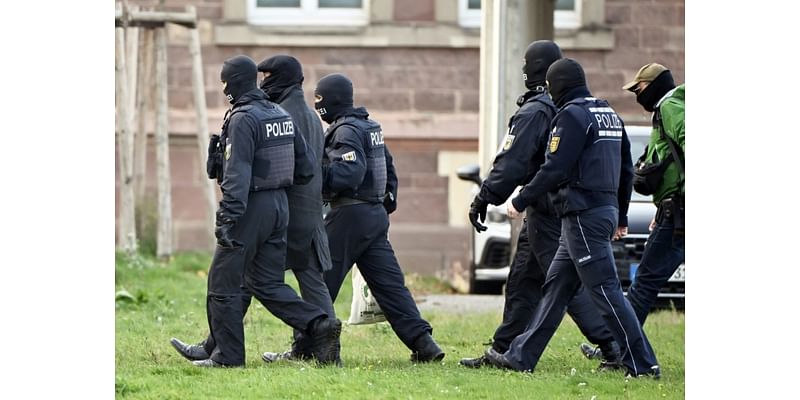 Germany arrests eight members of far-right paramilitary group