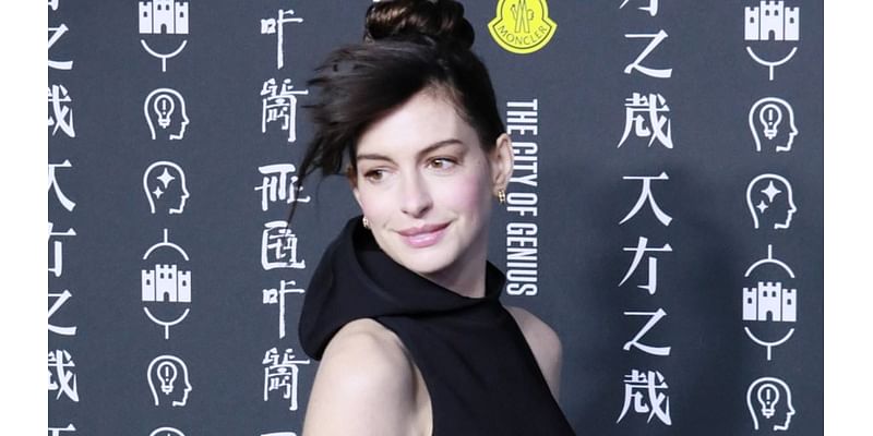 Anne Hathaway narrowly dodges a collision with 6'7" Knicks star OG Anunoby while courtside at NBA game