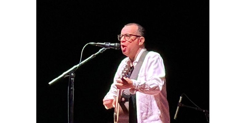 Fred Armisen entertains crowd at Archbishop Mitty gala