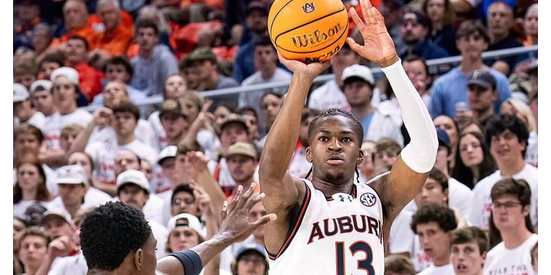 Newcomer Miles Kelly impresses with 3-point shooting during Auburn's opening victory