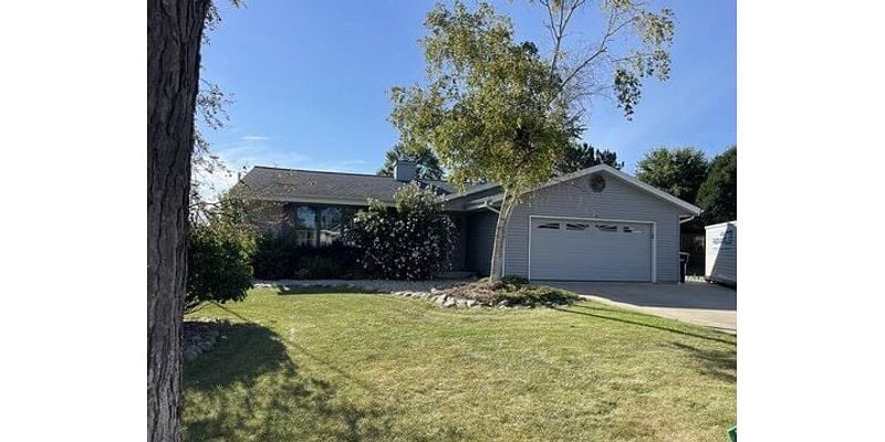 3 Bedroom Home in Oak Creek - $449,800