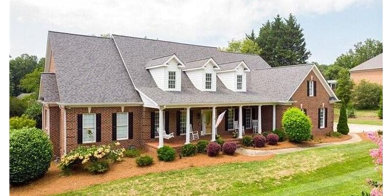 4 Bedroom Home in Oak Ridge - $699,000