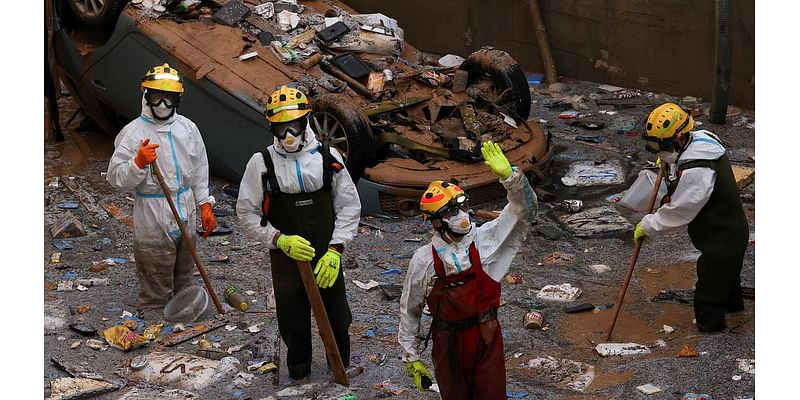 Now flood-ravaged Valencia braces for disease explosion: Fears of Hep A and Tetanus outbreaks with stagnant water and mud a 'perfect habitat' for rats, cockroaches and mosquitoes