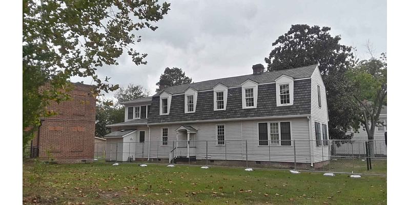 Colonial Williamsburg Restores America’s Oldest Black Schoolhouse, Uncovering a Legacy of Education and Resilience