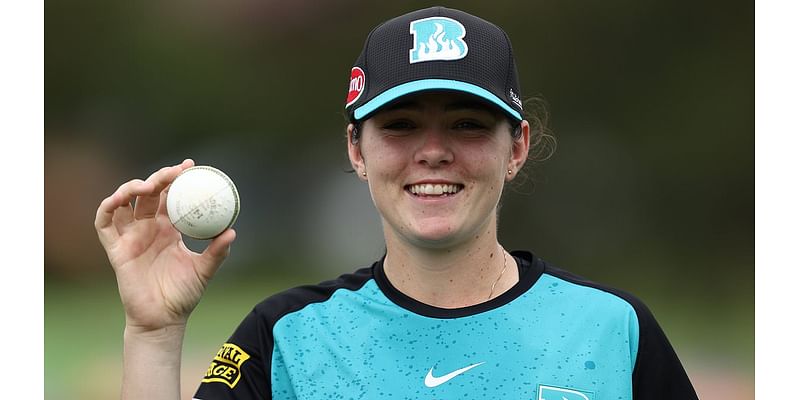 Teenage superstar skips schoolies to break WBBL record as Brisbane Heat beat Melbourne Stars