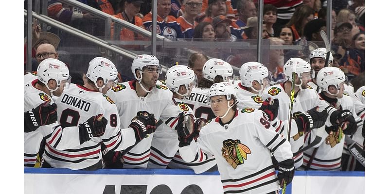 Las Vegas oddsman predicts Blackhawks at least will be more entertaining