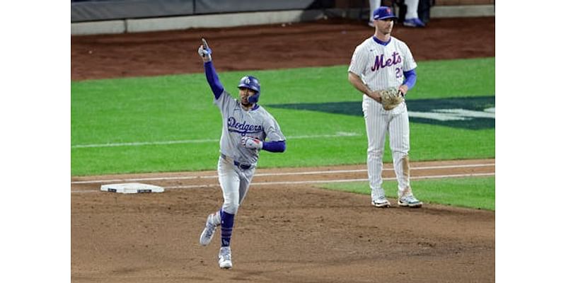 Max Muncy becomes first player to reach in 12 straight plate appearances in single postseason