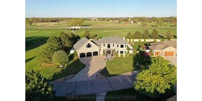 5 Bedroom Home in Grand Island - $695,000