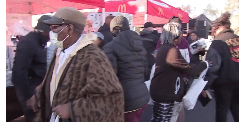 Black McDonald's Operators Association gives away Thanksgiving turkeys to Chicago area residents