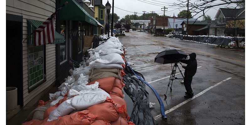 Residents in Valley Park, Eureka and Pacific brace for Meramec River flooding