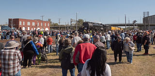 World’s largest steam locomotive, Big Boy, rattles into Topeka