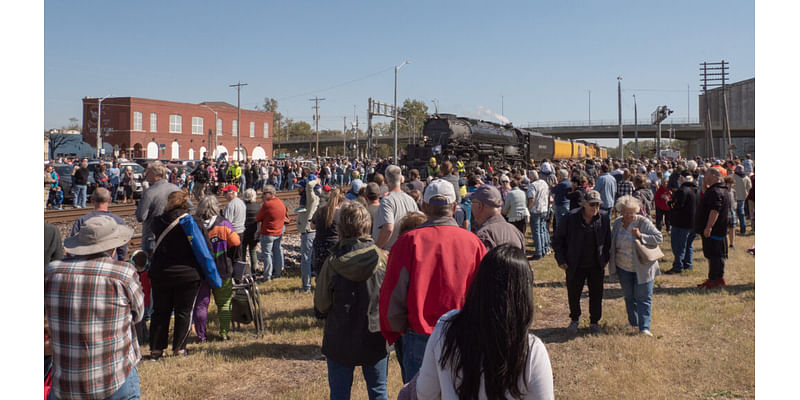 World’s largest steam locomotive, Big Boy, rattles into Topeka